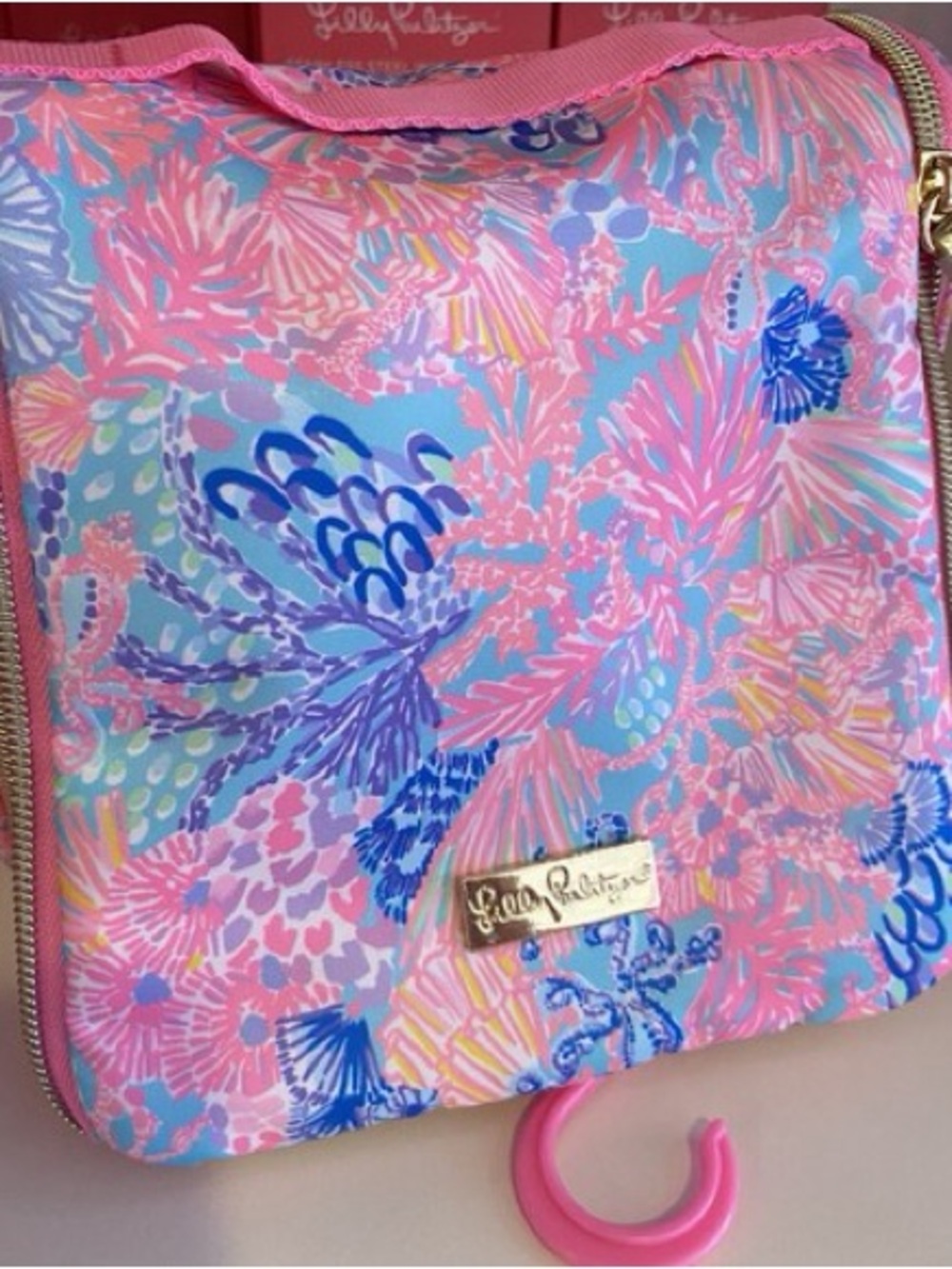 NWOT Lilly Pulitzer Splendor In The Sand Hanging Travel Case